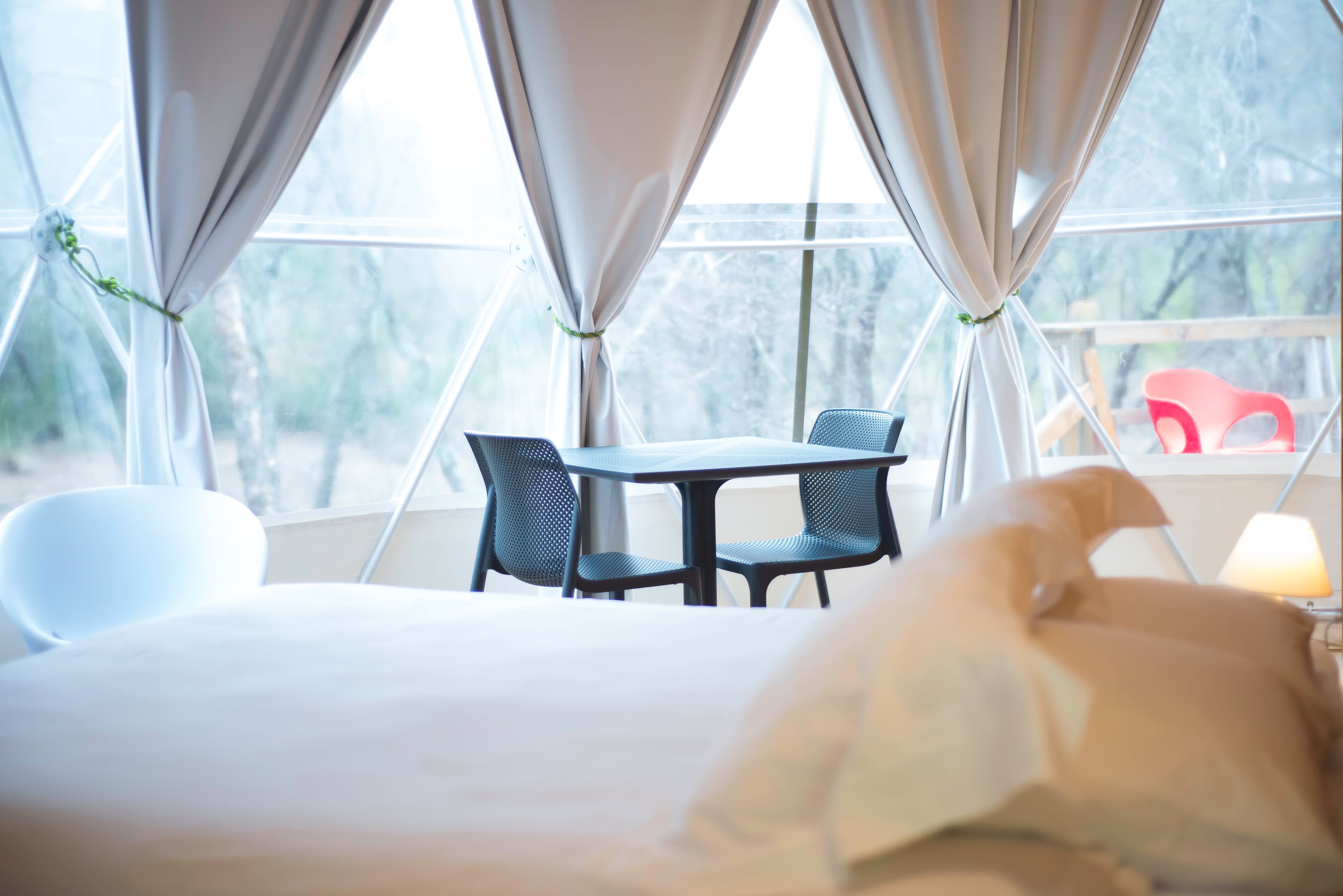 Refugio cálido diseñado para el descanso profundo en TreePod