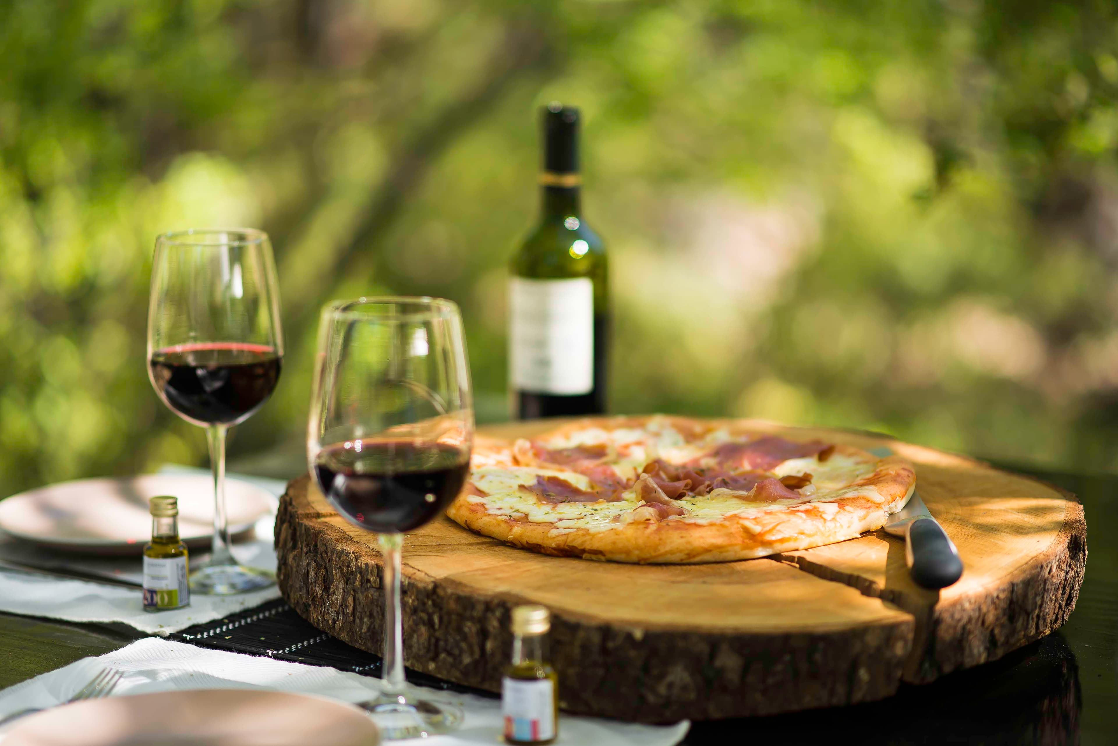 Desayuno artesanal servido en Domo TreePod