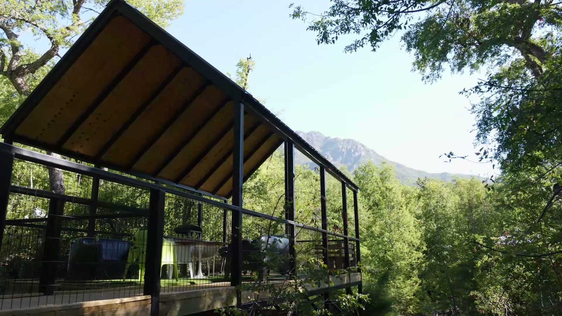 Quincho para asados y tinaja de ciprés en TreePod, Valle Las Trancas